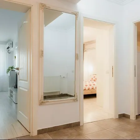 Apartmán Unirii Downtown 1 *